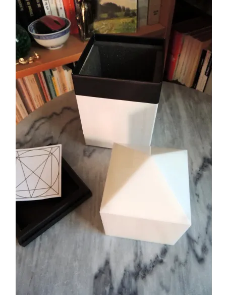 livres|esoterisme|Toysondor|Pierre cubique à pointe|95,00&nbsp;€|Décors symboliques